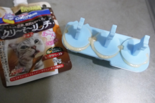 猫の大好物「CIAOちゅーる」を使ってアイスを作ろう! 暑さ対策にも◎! 猫の反応の動画あり